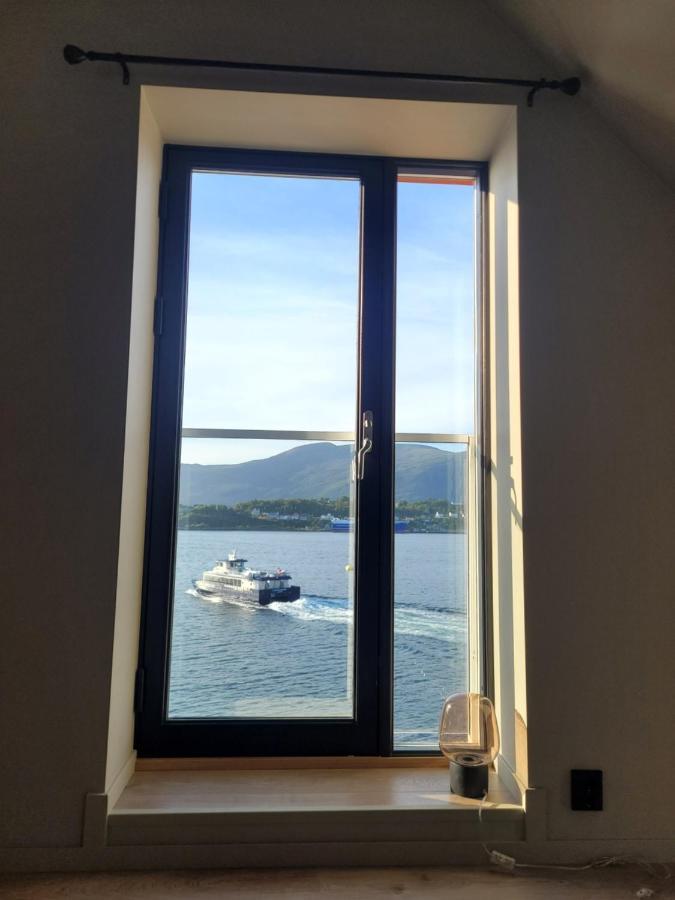 Single Elegant Room I Sentrum- Sea View 奥勒松 外观 照片
