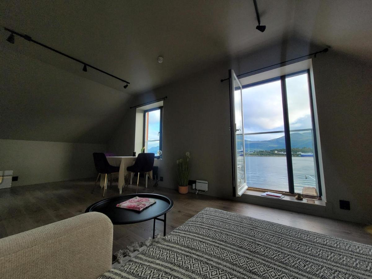 Single Elegant Room I Sentrum- Sea View 奥勒松 外观 照片